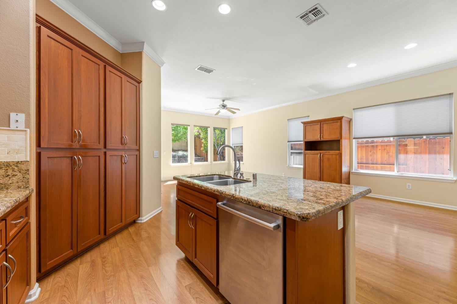 Detail Gallery Image 25 of 51 For 1969 Larkhall Cir, Folsom,  CA 95630 - 3 Beds | 2 Baths