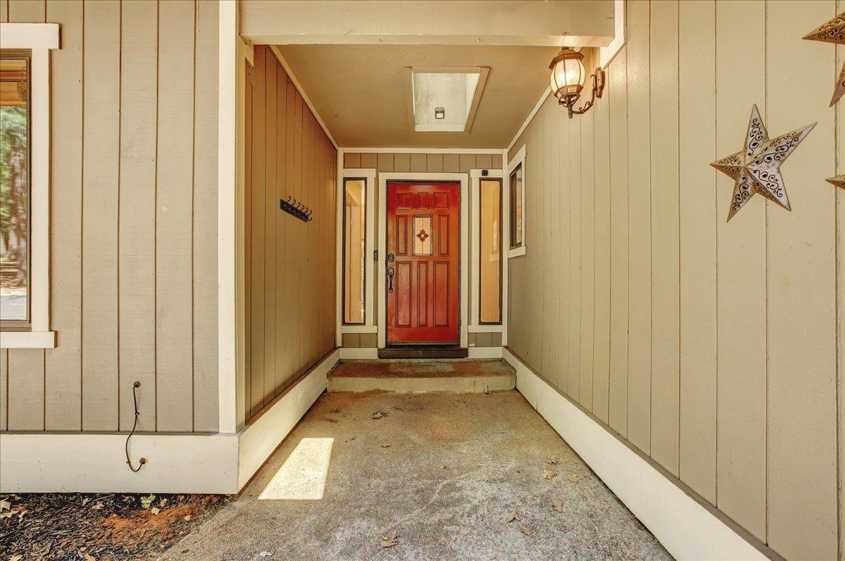 Detail Gallery Image 2 of 99 For 12392 Hillcrest Dr, Nevada City,  CA 95959 - 4 Beds | 2/1 Baths