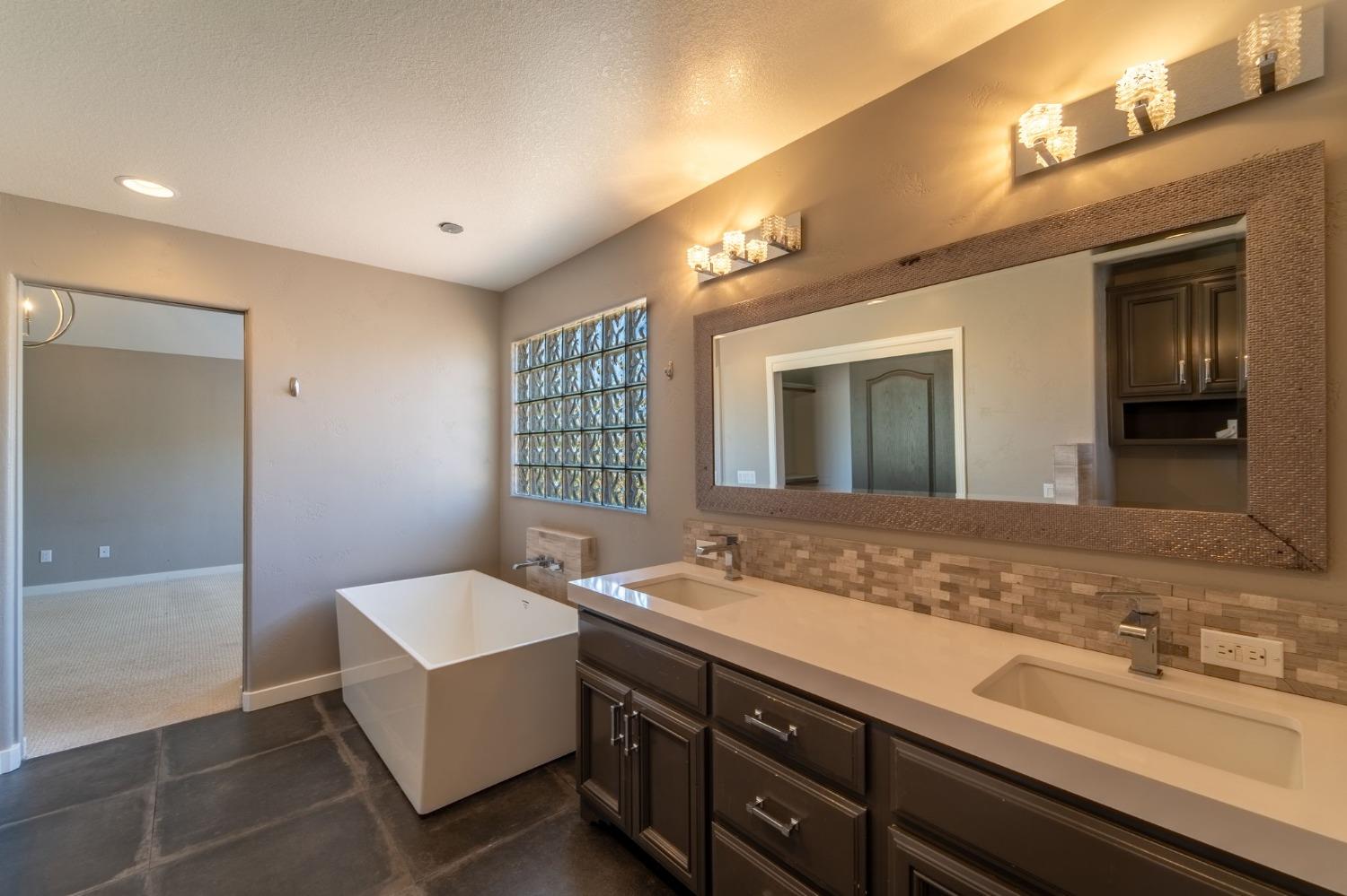 Detail Gallery Image 23 of 31 For 2570 Hogan Dr, Turlock,  CA 95382 - 4 Beds | 2/1 Baths