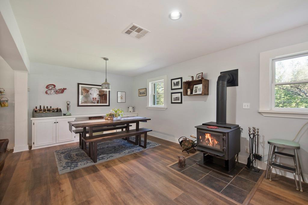 Detail Gallery Image 12 of 91 For 4001 Knobcone Ln, Placerville,  CA 95667 - 3 Beds | 2/1 Baths