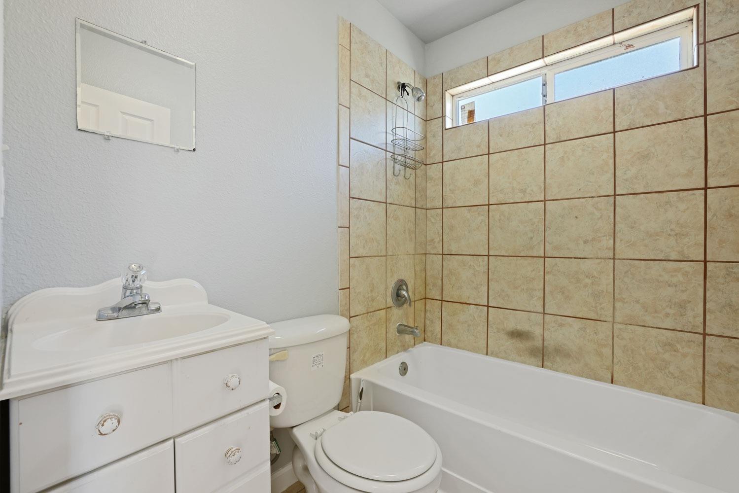 Detail Gallery Image 23 of 34 For 118 S Sierra Nevada St, Stockton,  CA 95205 - 3 Beds | 2/1 Baths