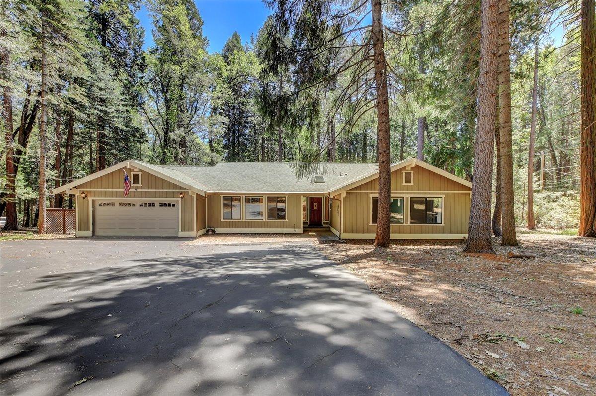 Detail Gallery Image 1 of 99 For 12392 Hillcrest Dr, Nevada City,  CA 95959 - 4 Beds | 2/1 Baths