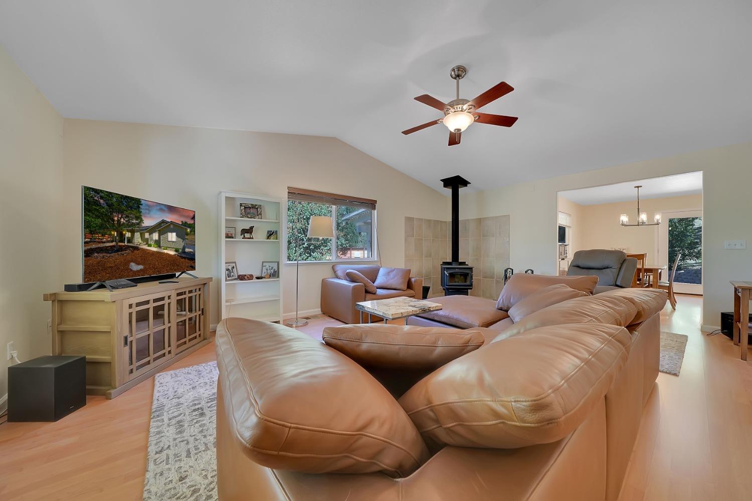 Detail Gallery Image 12 of 71 For 5072 Lombardi Dr, Mokelumne Hill,  CA 95245 - 3 Beds | 2 Baths