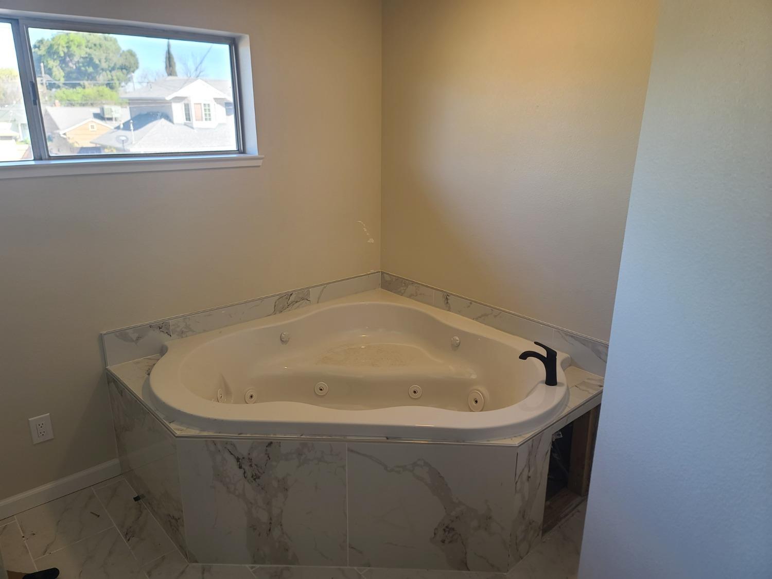 Detail Gallery Image 21 of 81 For 2038 Canal Dr, Stockton,  CA 95204 - 4 Beds | 2 Baths