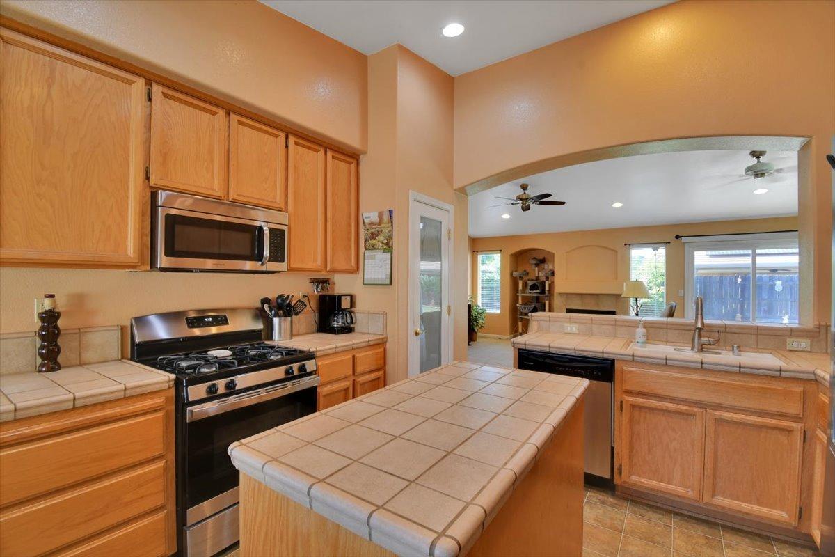 Detail Gallery Image 2 of 50 For 405 Nightingale Ct, Wheatland,  CA 95692 - 3 Beds | 2 Baths