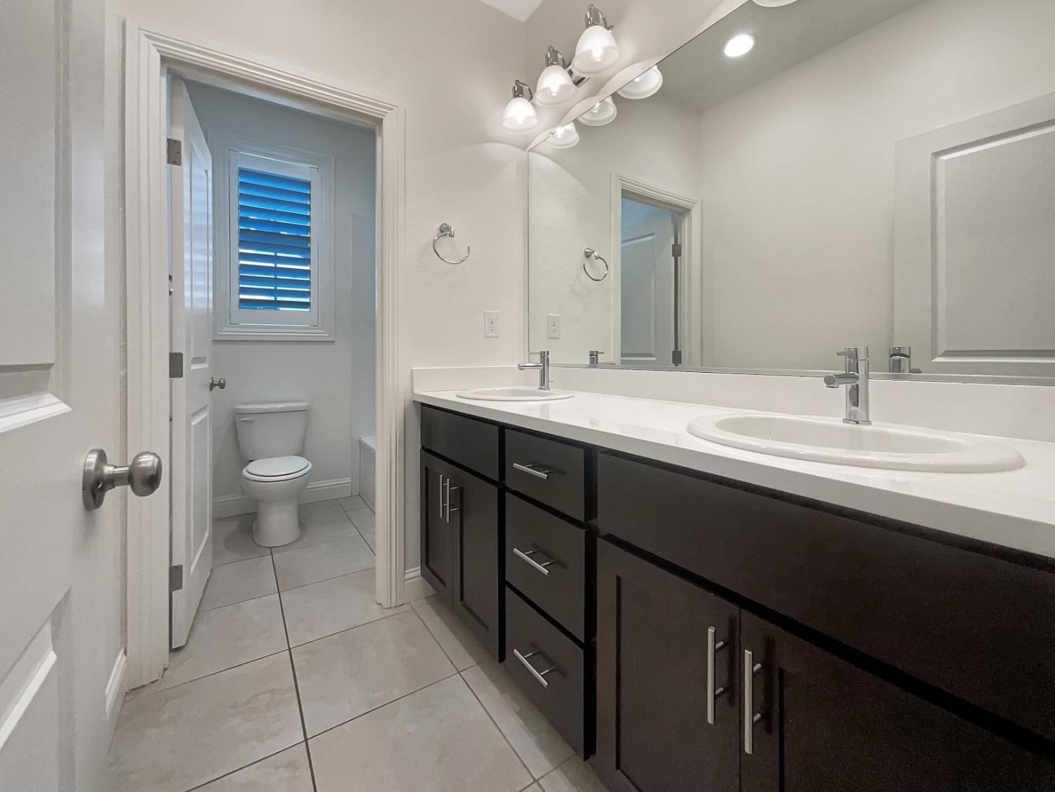 Detail Gallery Image 35 of 38 For 221 Colner Cir, Folsom,  CA 95630 - 3 Beds | 2/1 Baths