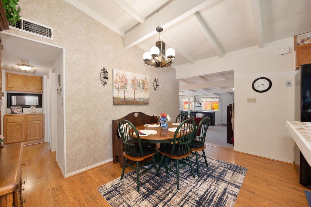 Detail Gallery Image 9 of 33 For 2529 Midland Way, Carmichael,  CA 95608 - 3 Beds | 2 Baths