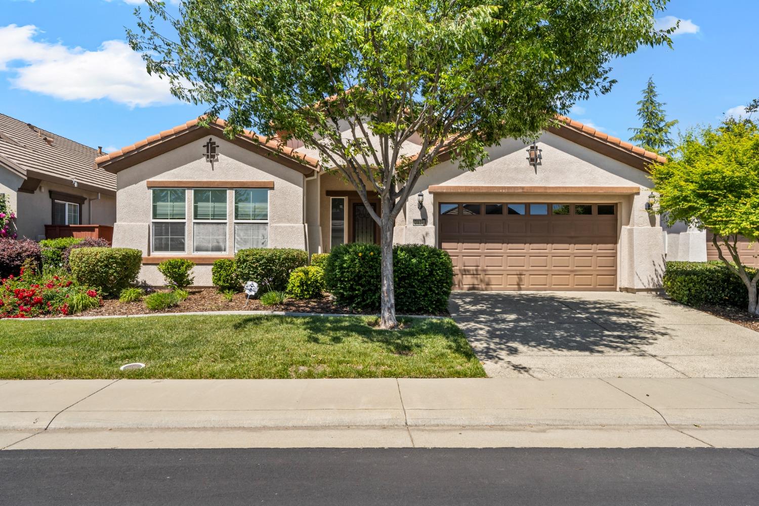 Detail Gallery Image 1 of 1 For 2129 W Coryton Ln, Roseville,  CA 95747 - 3 Beds | 2/1 Baths