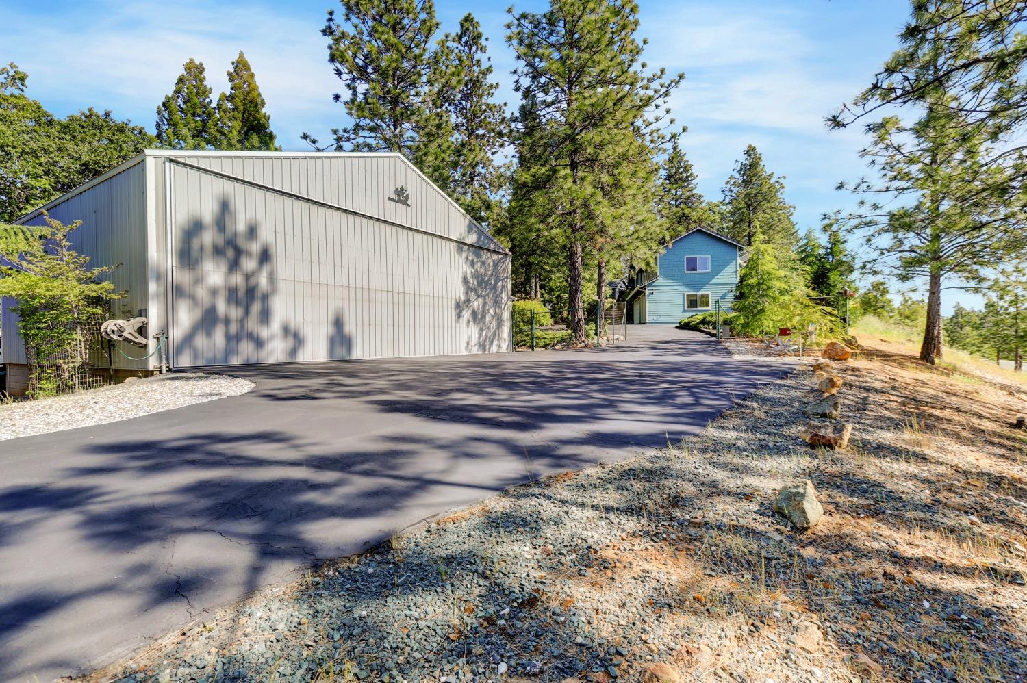 Detail Gallery Image 58 of 99 For 17436 Airport Ave, Grass Valley,  CA 95949 - 3 Beds | 3/1 Baths