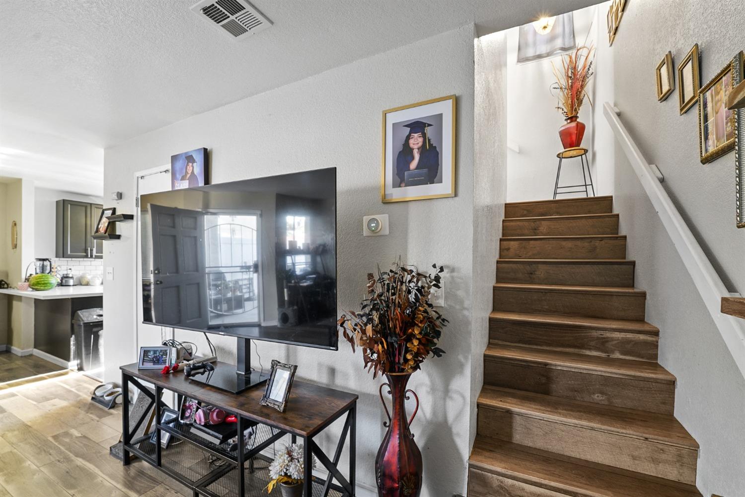 Detail Gallery Image 12 of 23 For 80 Portola Way #109,  Tracy,  CA 95376 - 3 Beds | 1/1 Baths