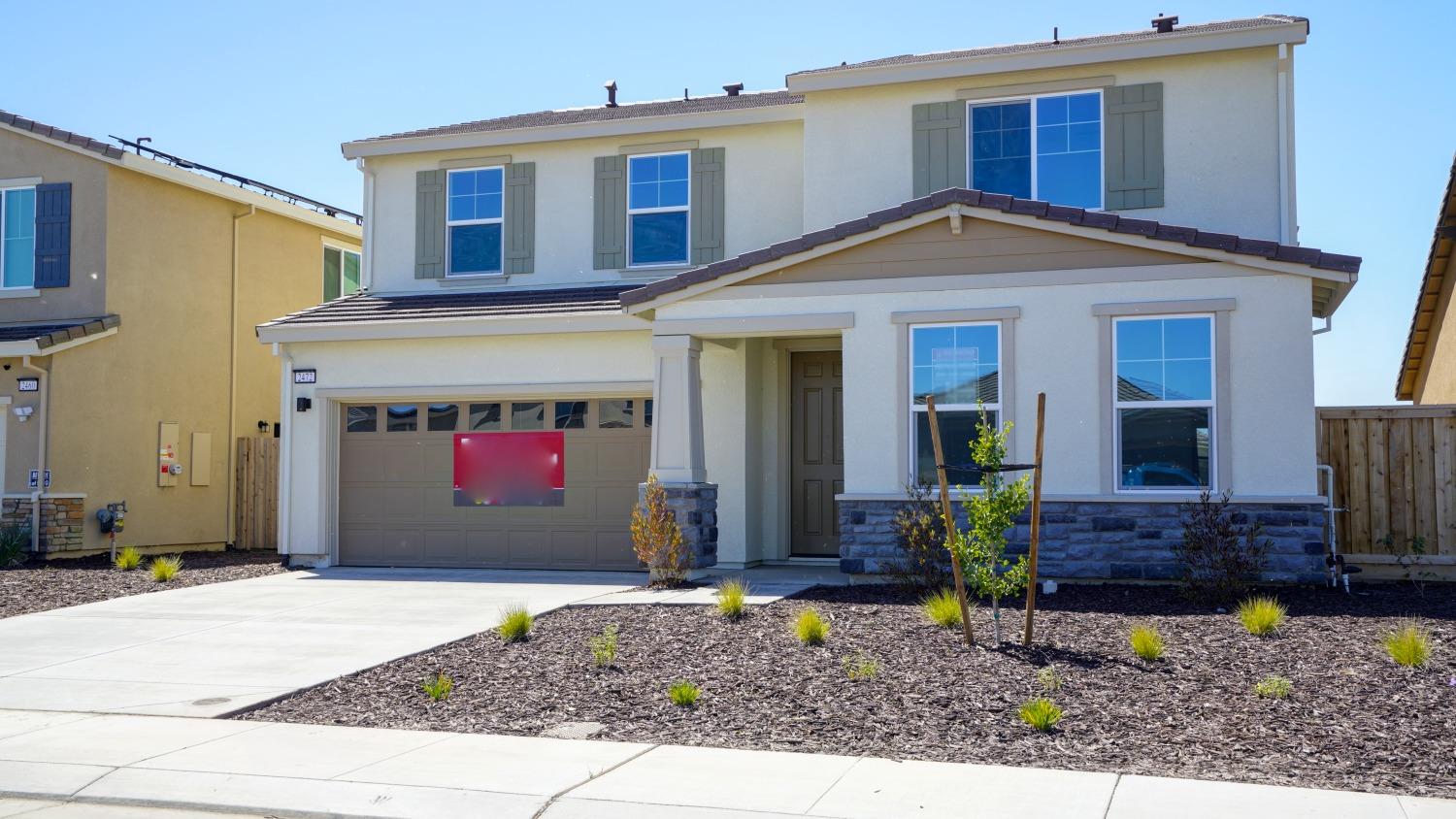 Detail Gallery Image 3 of 46 For 2472 Moscato Dr, Manteca,  CA 95337 - 5 Beds | 3/1 Baths