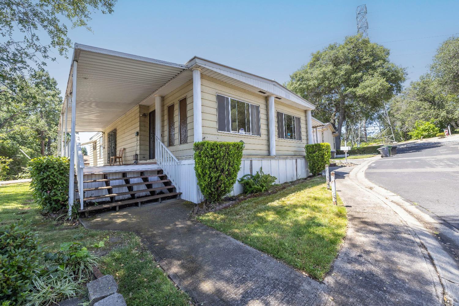 Detail Gallery Image 1 of 1 For 201 Robin Ln, Folsom,  CA 95630 - 2 Beds | 2 Baths