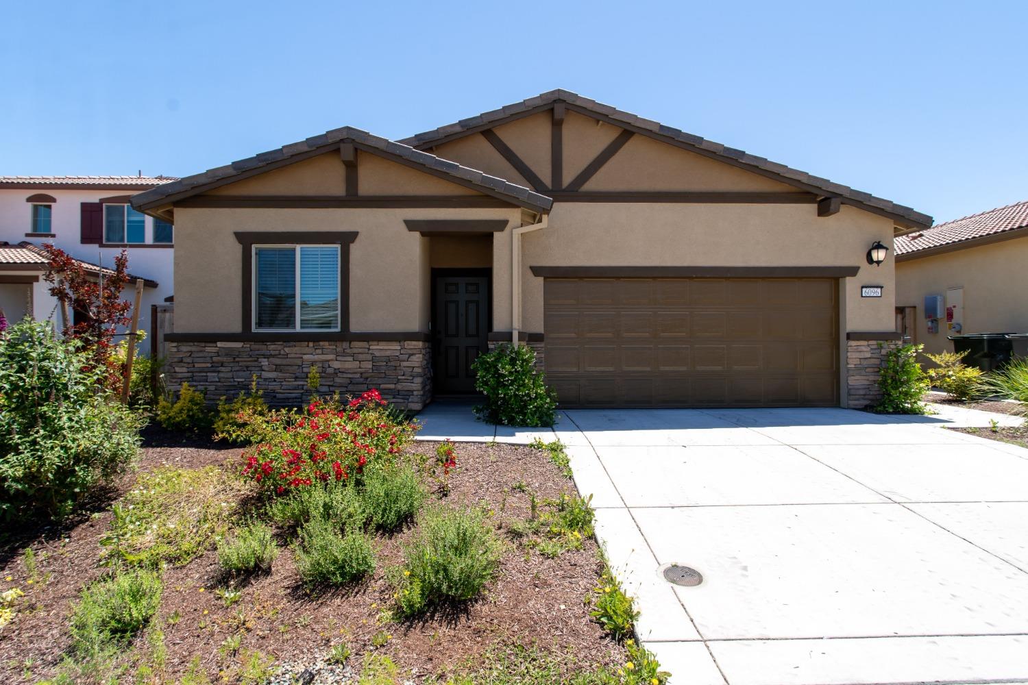 Detail Gallery Image 1 of 33 For 6096 Mystic Way, Roseville,  CA 95747 - 4 Beds | 2 Baths