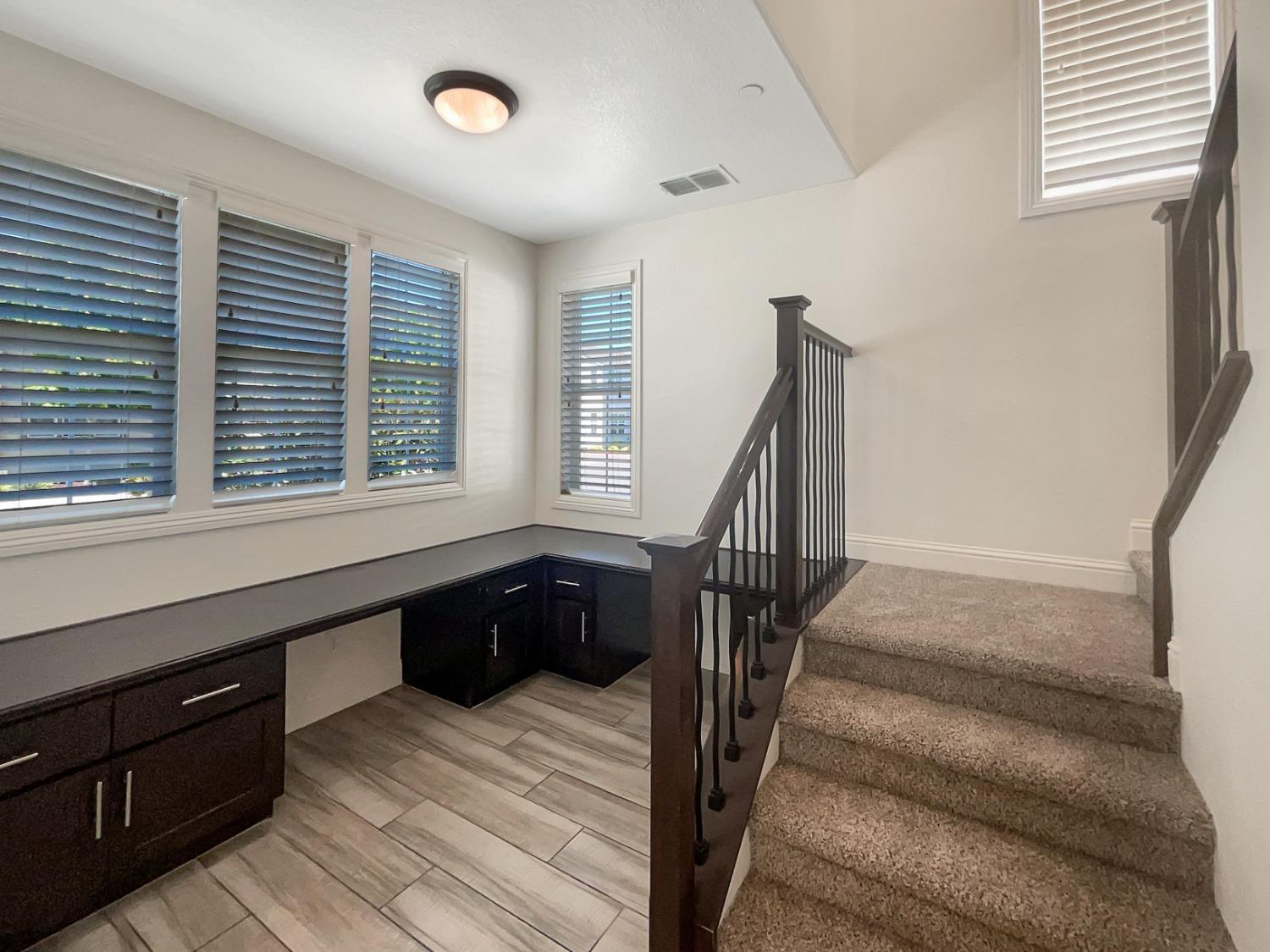 Detail Gallery Image 19 of 38 For 221 Colner Cir, Folsom,  CA 95630 - 3 Beds | 2/1 Baths