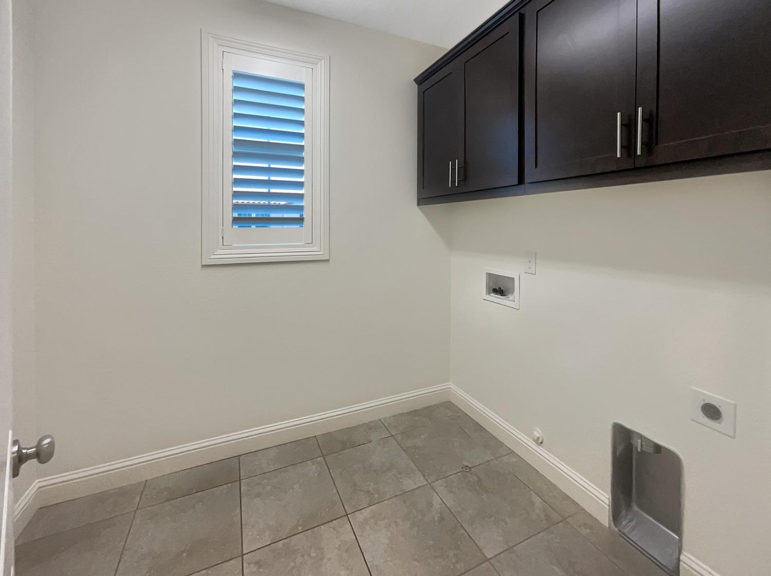 Detail Gallery Image 24 of 38 For 221 Colner Cir, Folsom,  CA 95630 - 3 Beds | 2/1 Baths