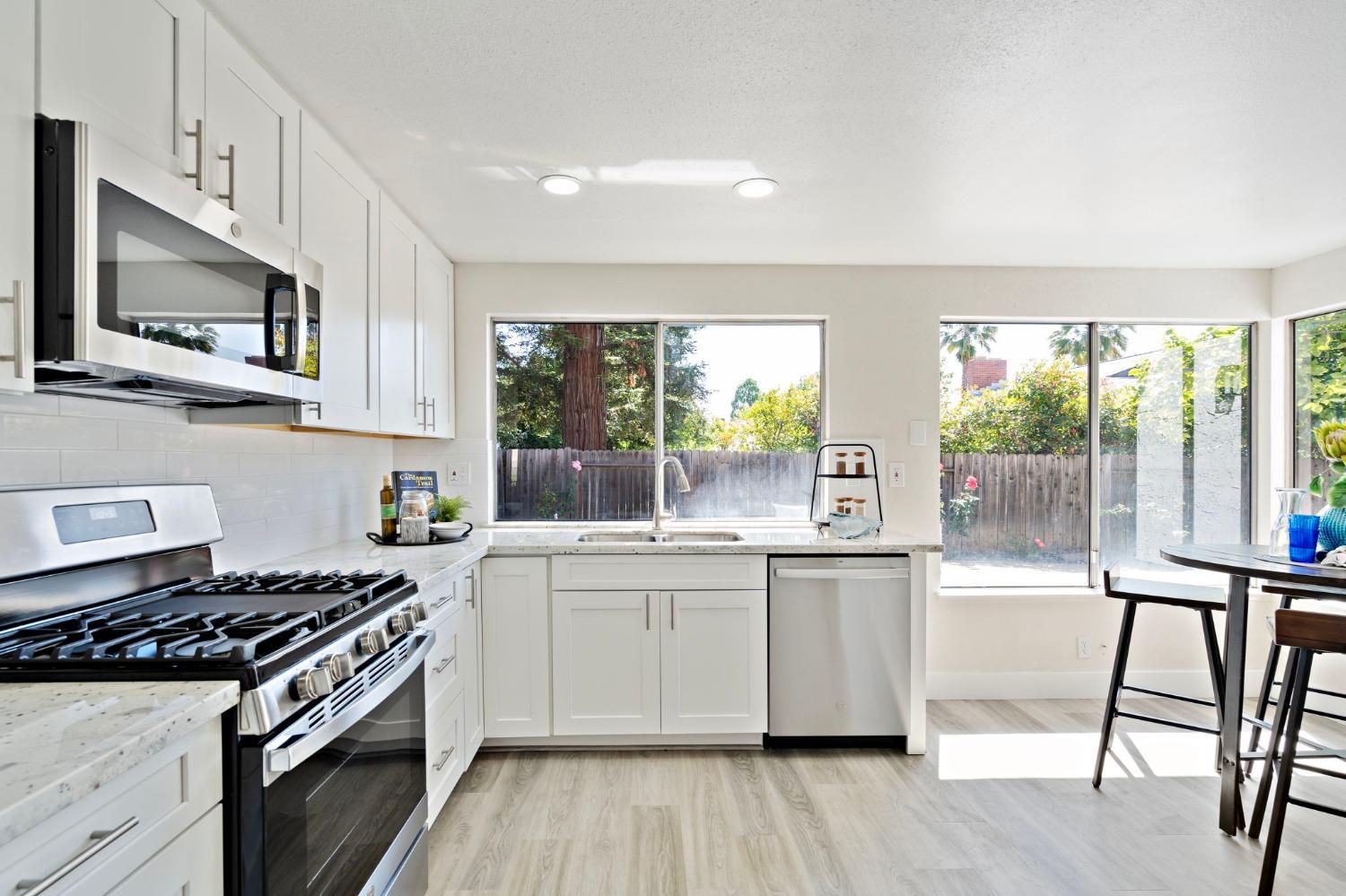 Detail Gallery Image 9 of 39 For 4925 Puma Way, Carmichael,  CA 95608 - 4 Beds | 2/1 Baths