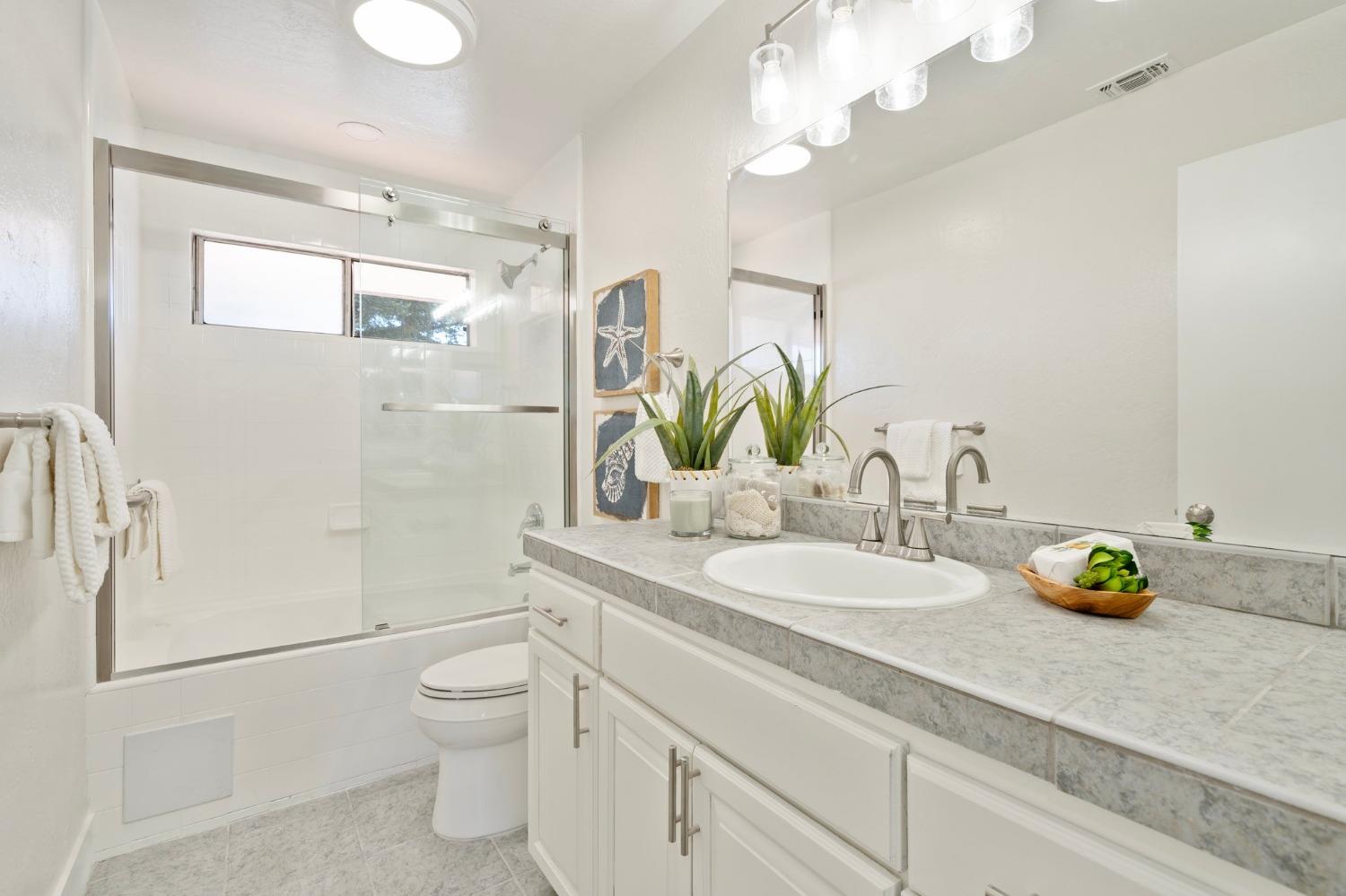 Detail Gallery Image 27 of 39 For 4925 Puma Way, Carmichael,  CA 95608 - 4 Beds | 2/1 Baths