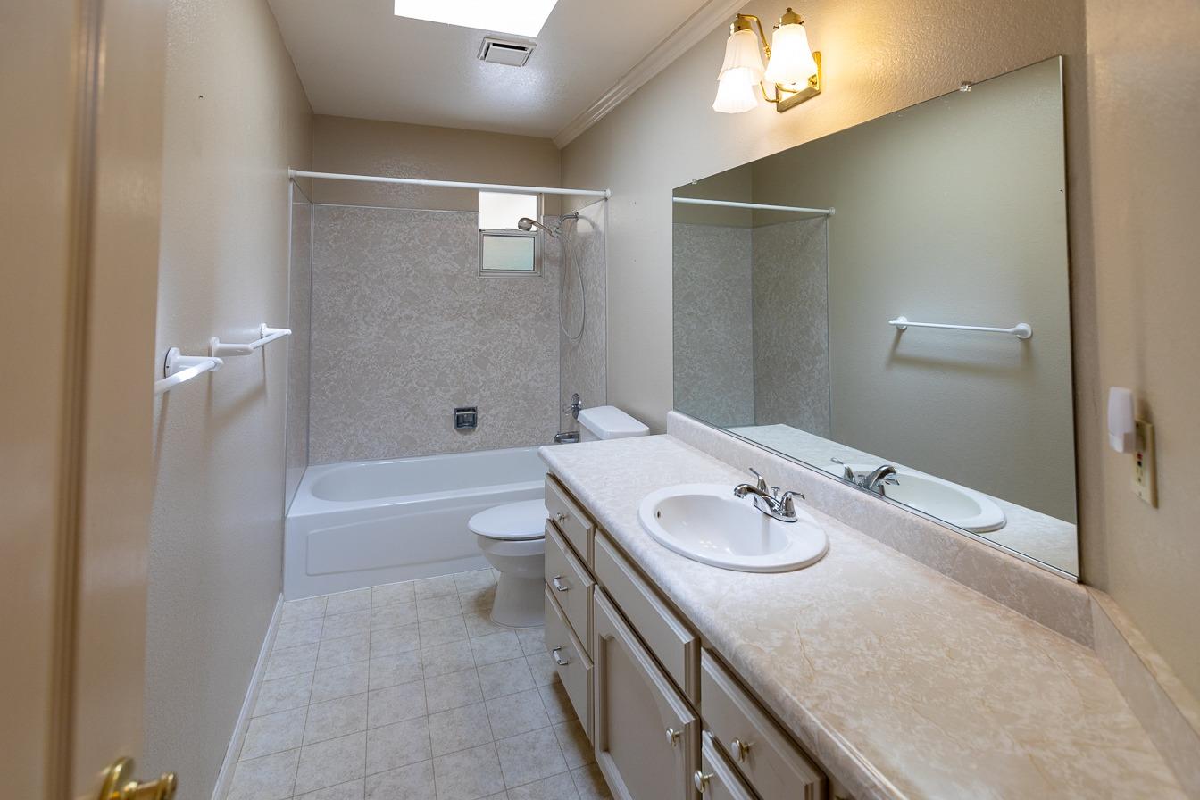 Detail Gallery Image 12 of 54 For 1654 Greenwood Way, Yuba City,  CA 95993 - 3 Beds | 2 Baths