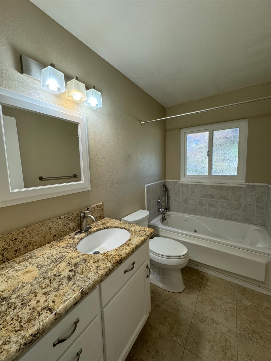Detail Gallery Image 7 of 21 For 3012 Shenandoah Way, Modesto,  CA 95355 - 3 Beds | 2 Baths