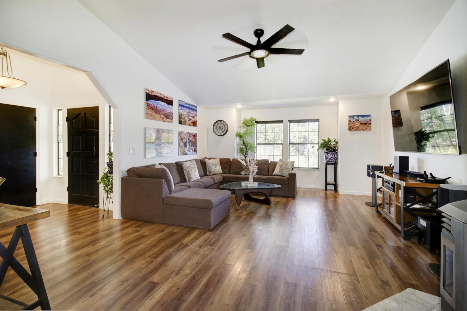 Detail Gallery Image 10 of 83 For 2369 Toyon Ct, Valley Springs,  CA 95252 - 3 Beds | 2 Baths