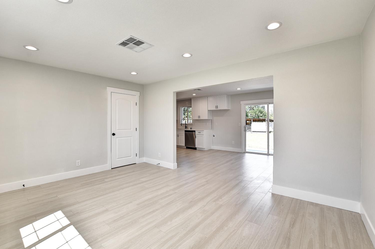 Detail Gallery Image 7 of 32 For 7210 22nd St, Rio Linda,  CA 95673 - 4 Beds | 2 Baths