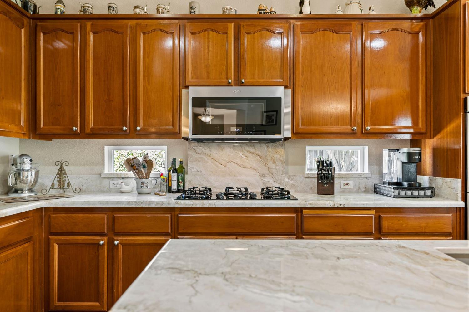 Detail Gallery Image 10 of 55 For 1557 Green Ravine Dr, Lincoln,  CA 95648 - 4 Beds | 2 Baths