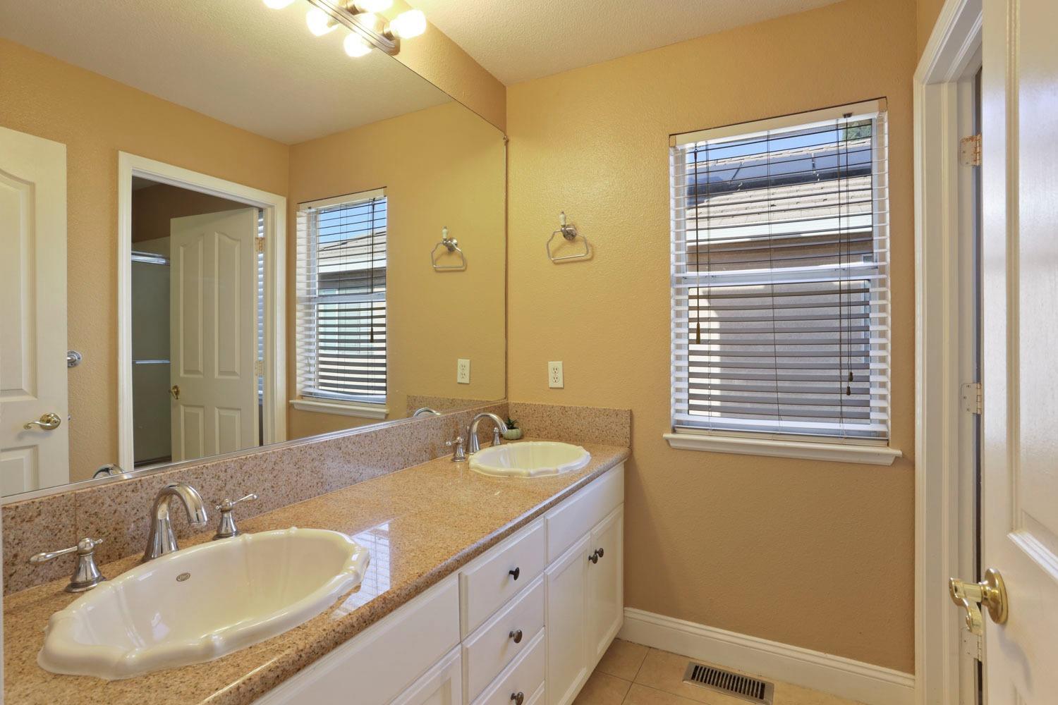 Detail Gallery Image 11 of 29 For 1415 Yorkshire Loop, Tracy,  CA 95376 - 4 Beds | 2/1 Baths