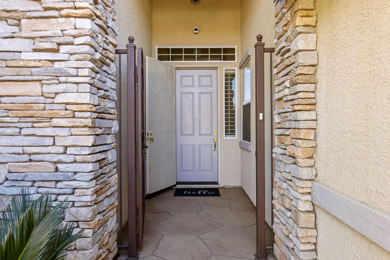 Detail Gallery Image 3 of 54 For 10880 Bianco Way, Rancho Cordova,  CA 95670 - 3 Beds | 2 Baths