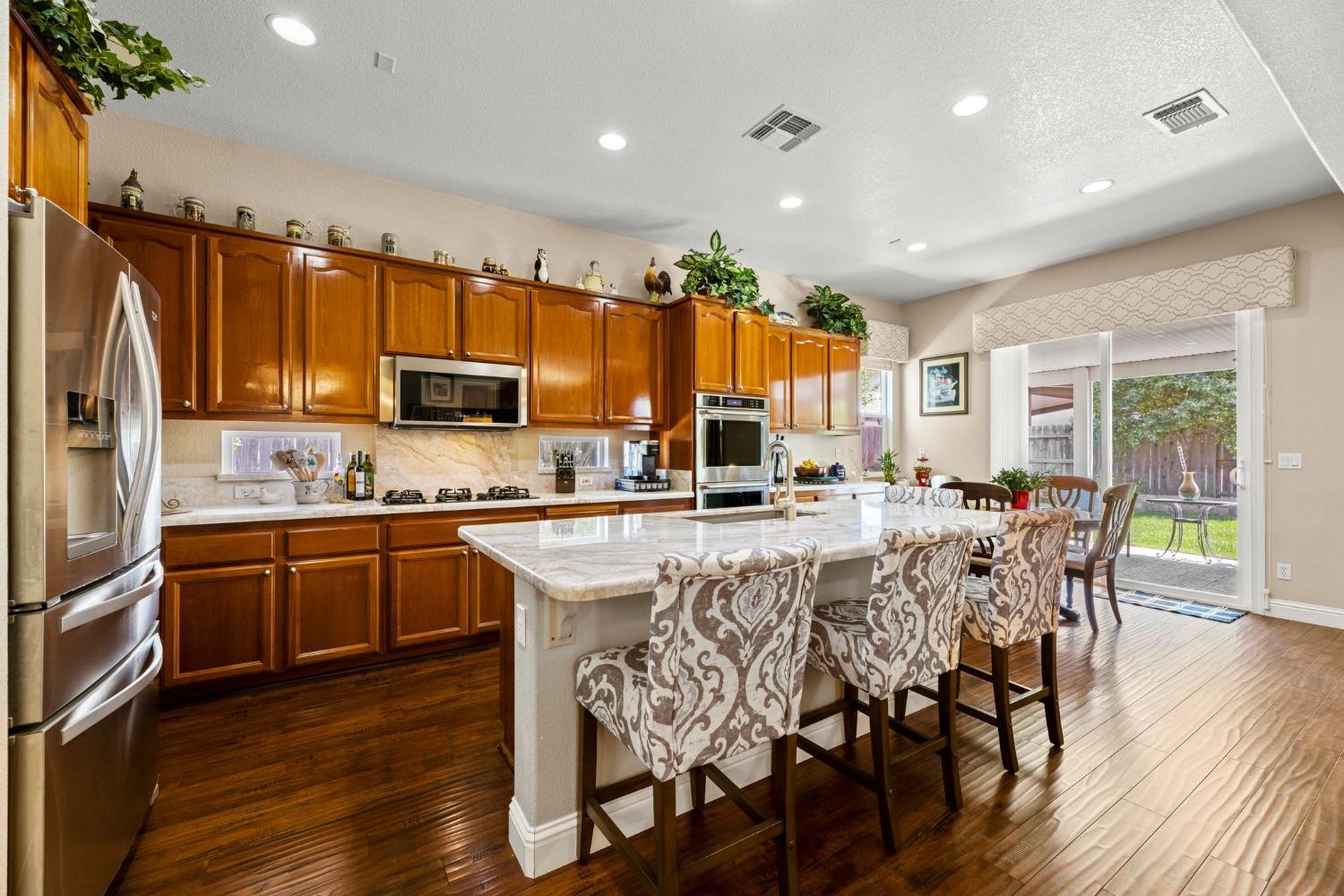 Detail Gallery Image 9 of 55 For 1557 Green Ravine Dr, Lincoln,  CA 95648 - 4 Beds | 2 Baths