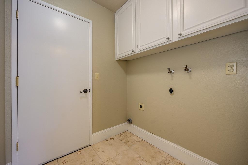 Detail Gallery Image 36 of 58 For 1301 Mossbrook Ct, Roseville,  CA 95661 - 4 Beds | 2 Baths