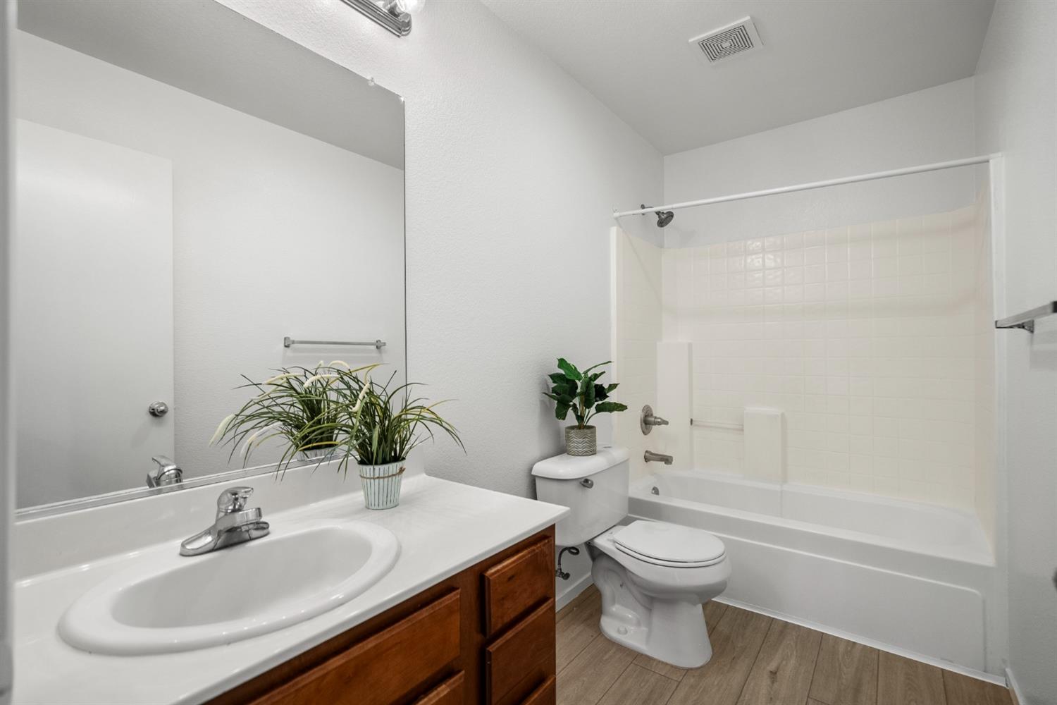 Detail Gallery Image 33 of 40 For 10169 Jenny Lynn Way, Elk Grove,  CA 95757 - 4 Beds | 2/1 Baths