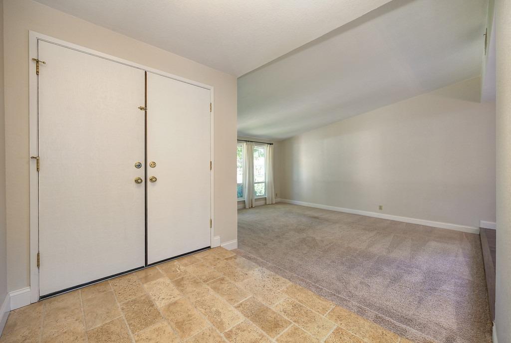 Detail Gallery Image 10 of 58 For 1301 Mossbrook Ct, Roseville,  CA 95661 - 4 Beds | 2 Baths