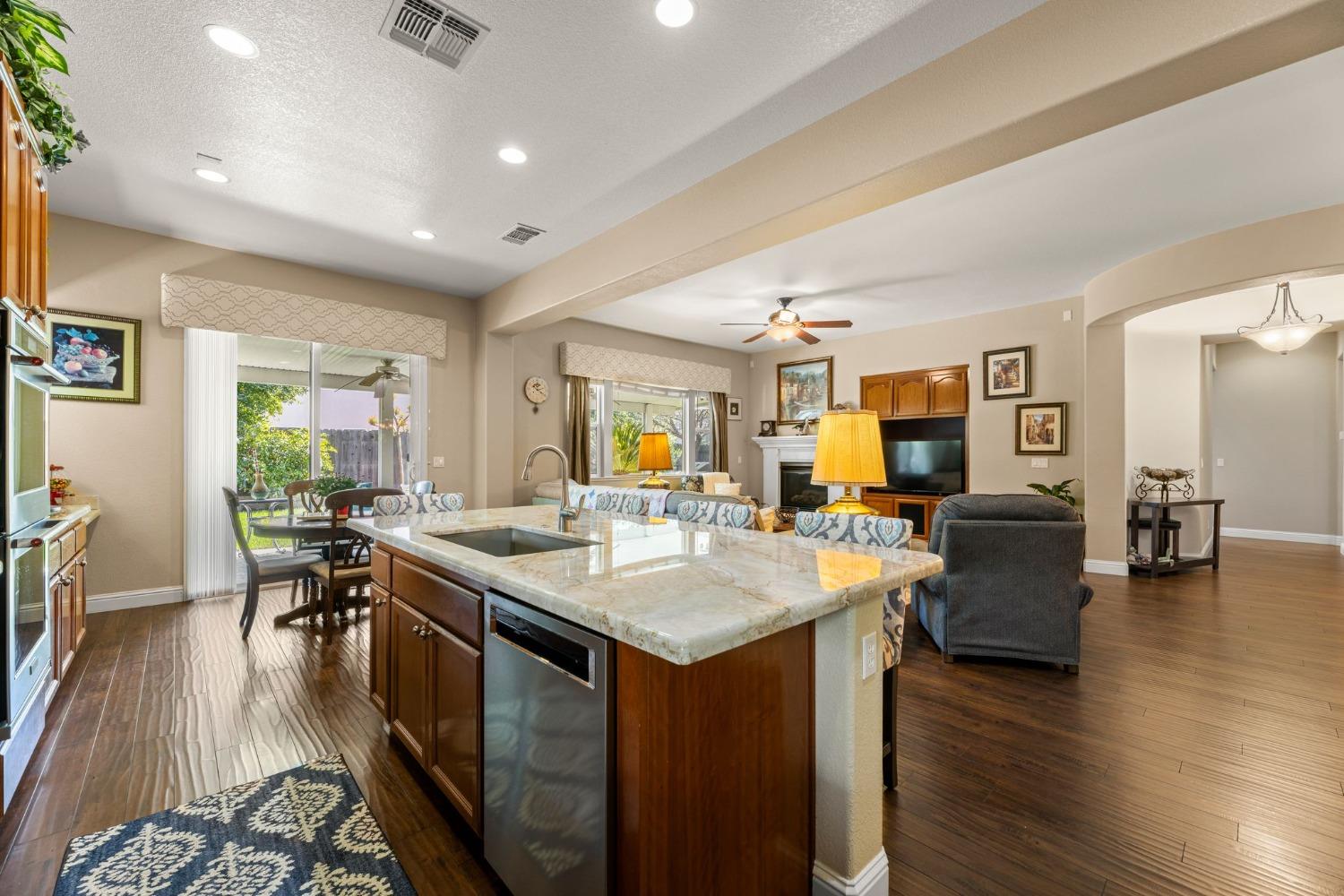 Detail Gallery Image 19 of 55 For 1557 Green Ravine Dr, Lincoln,  CA 95648 - 4 Beds | 2 Baths