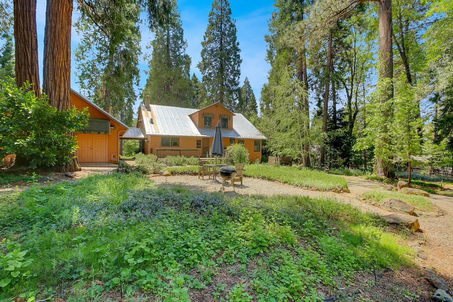 Detail Gallery Image 6 of 92 For 14189 Meadow Dr, Grass Valley,  CA 95945 - 3 Beds | 2 Baths