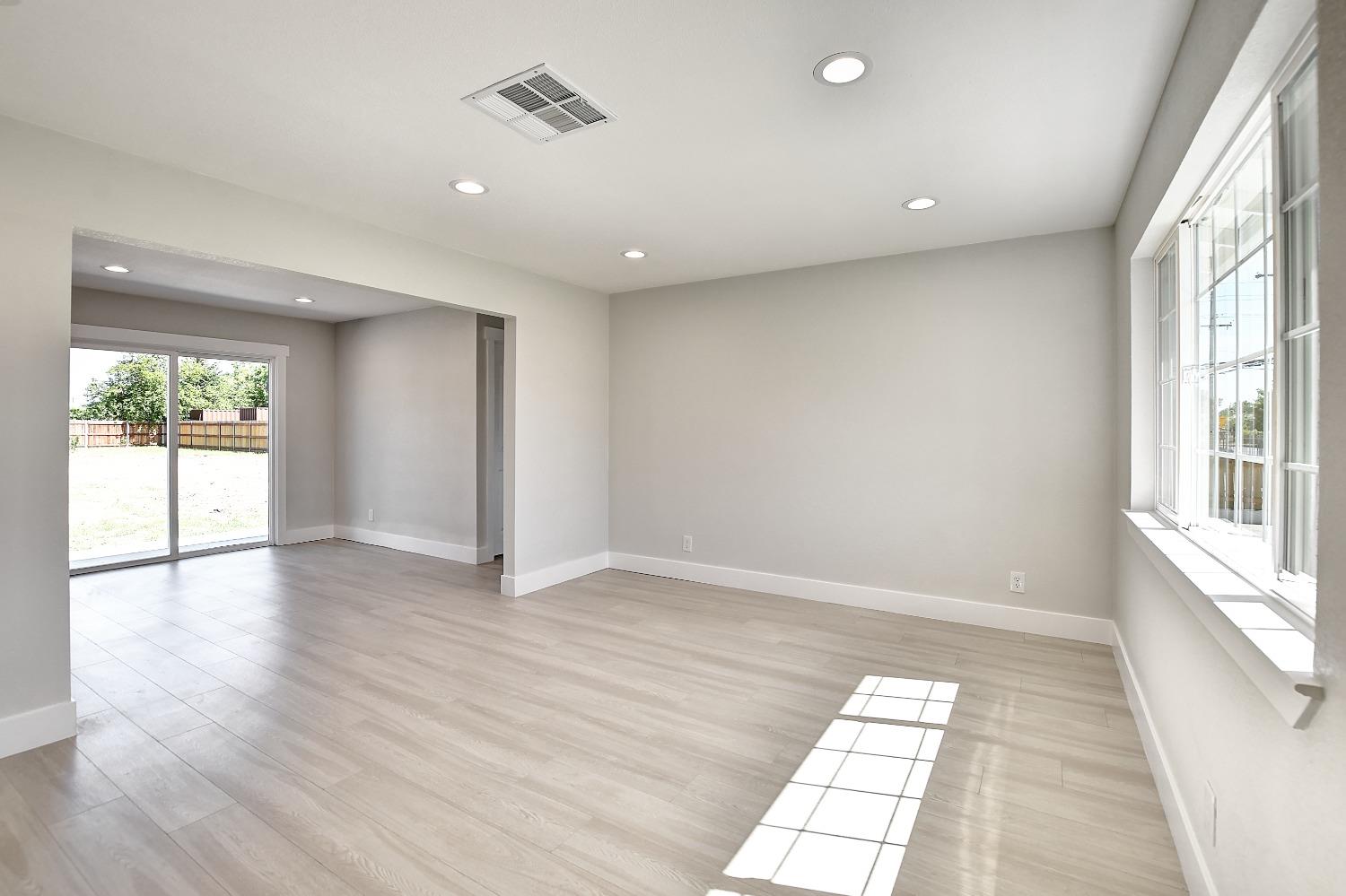 Detail Gallery Image 6 of 32 For 7210 22nd St, Rio Linda,  CA 95673 - 4 Beds | 2 Baths