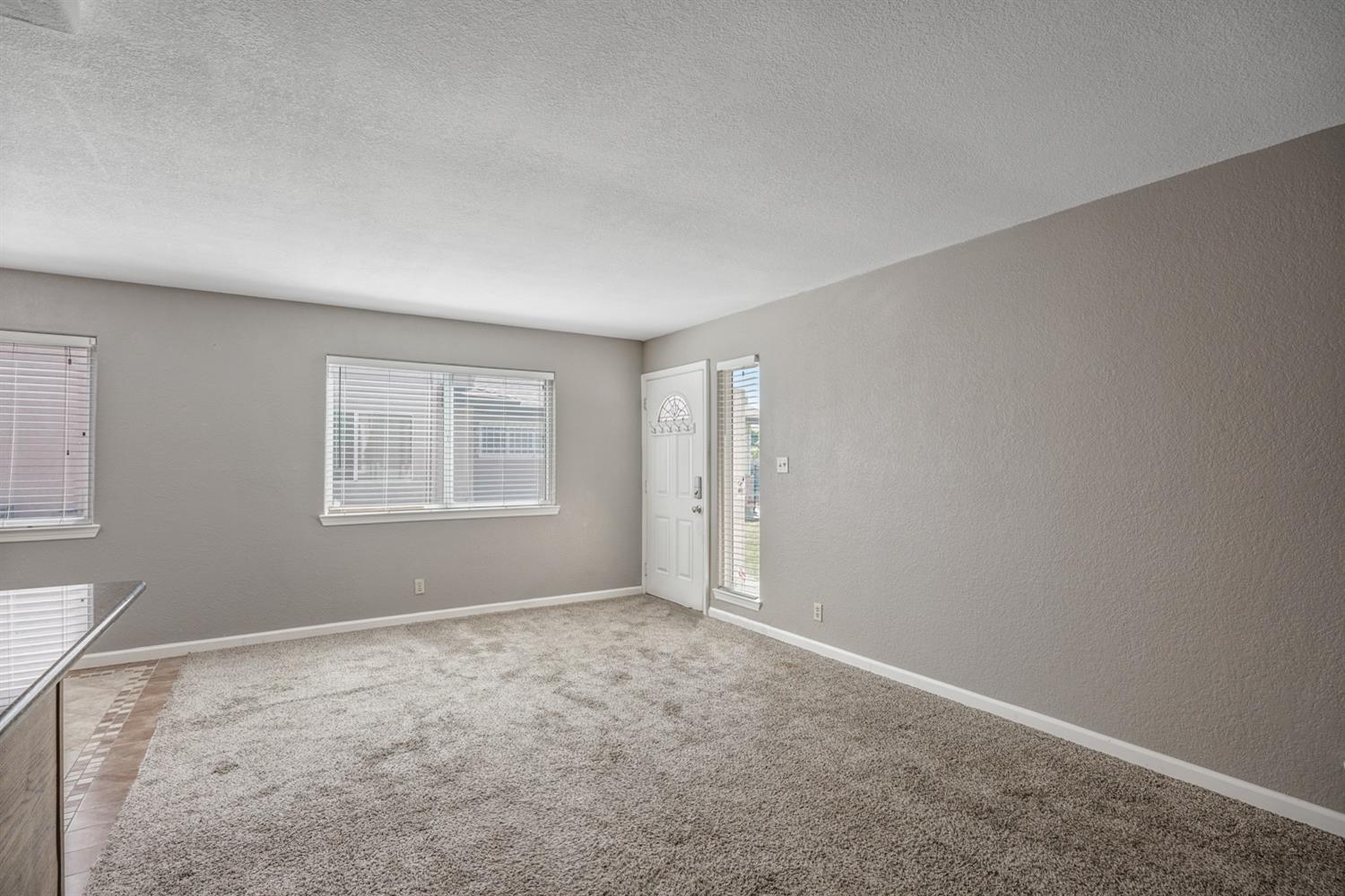 Detail Gallery Image 2 of 18 For 9045 Montoya St #3,  Sacramento,  CA 95826 - 2 Beds | 1 Baths