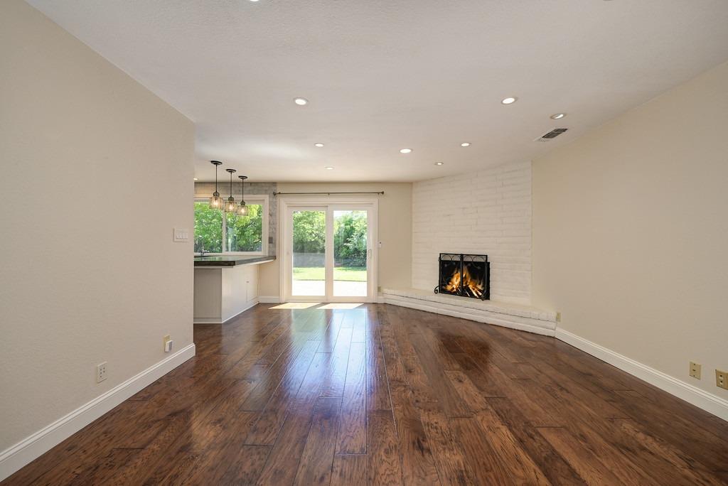 Detail Gallery Image 31 of 58 For 1301 Mossbrook Ct, Roseville,  CA 95661 - 4 Beds | 2 Baths