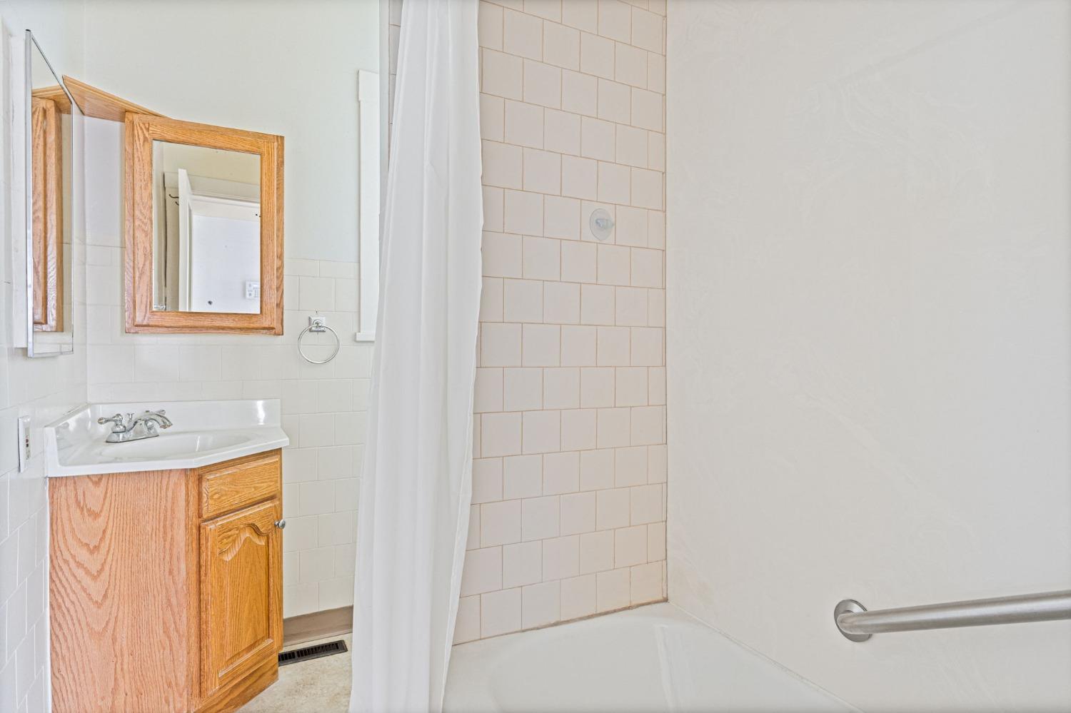 Detail Gallery Image 19 of 50 For 1156 Washington Ave, Albany,  CA 94706 - 3 Beds | 2 Baths