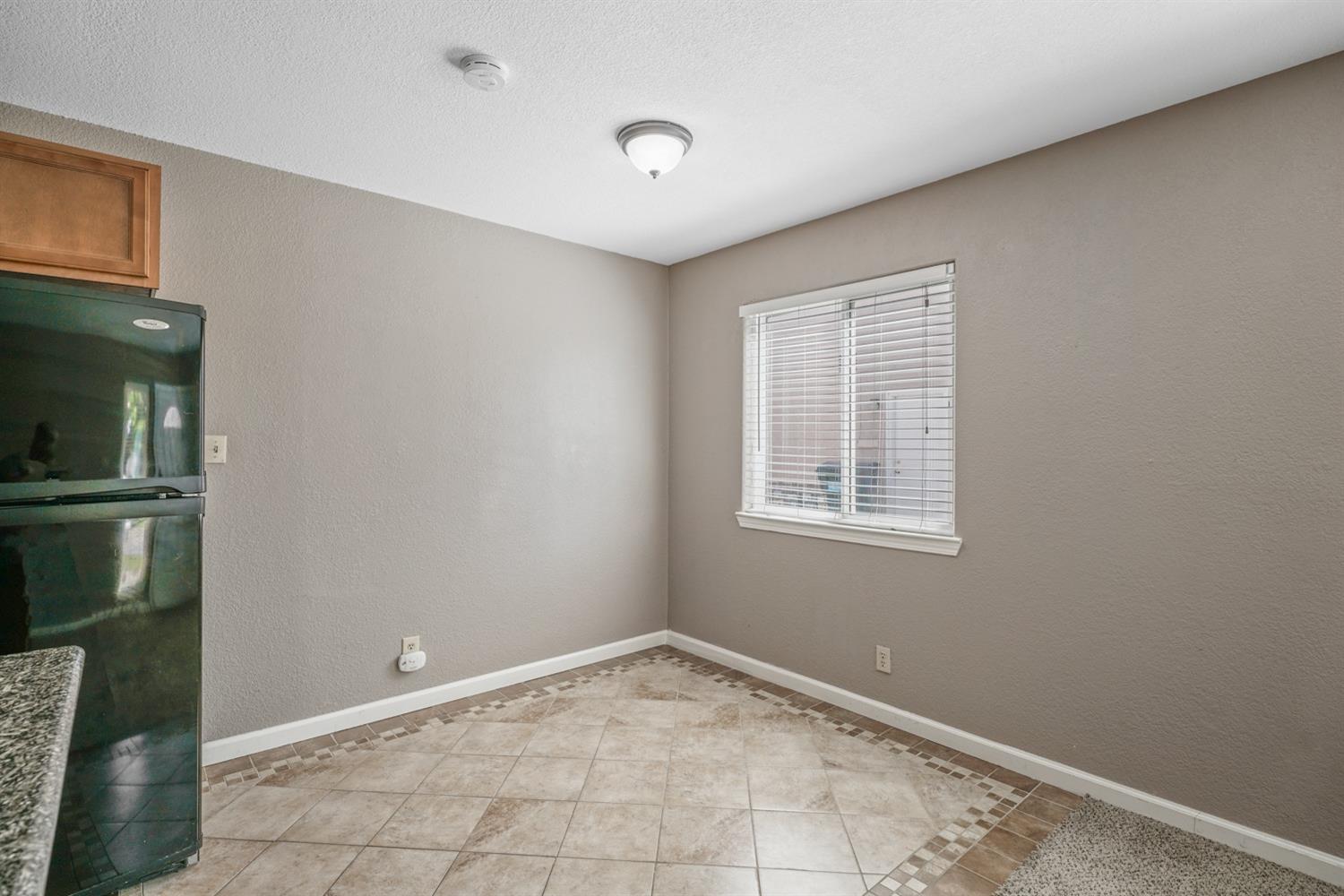 Detail Gallery Image 5 of 18 For 9045 Montoya St #3,  Sacramento,  CA 95826 - 2 Beds | 1 Baths
