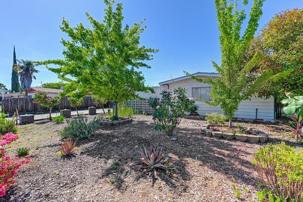 Detail Gallery Image 2 of 37 For 1099 1st St, Lincoln,  CA 95648 - 3 Beds | 2 Baths