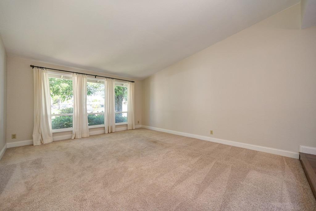 Detail Gallery Image 17 of 58 For 1301 Mossbrook Ct, Roseville,  CA 95661 - 4 Beds | 2 Baths