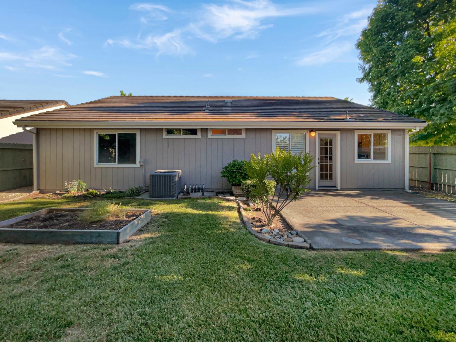 Detail Gallery Image 5 of 29 For 8567 Underhill Dr, Sacramento,  CA 95828 - 3 Beds | 2 Baths