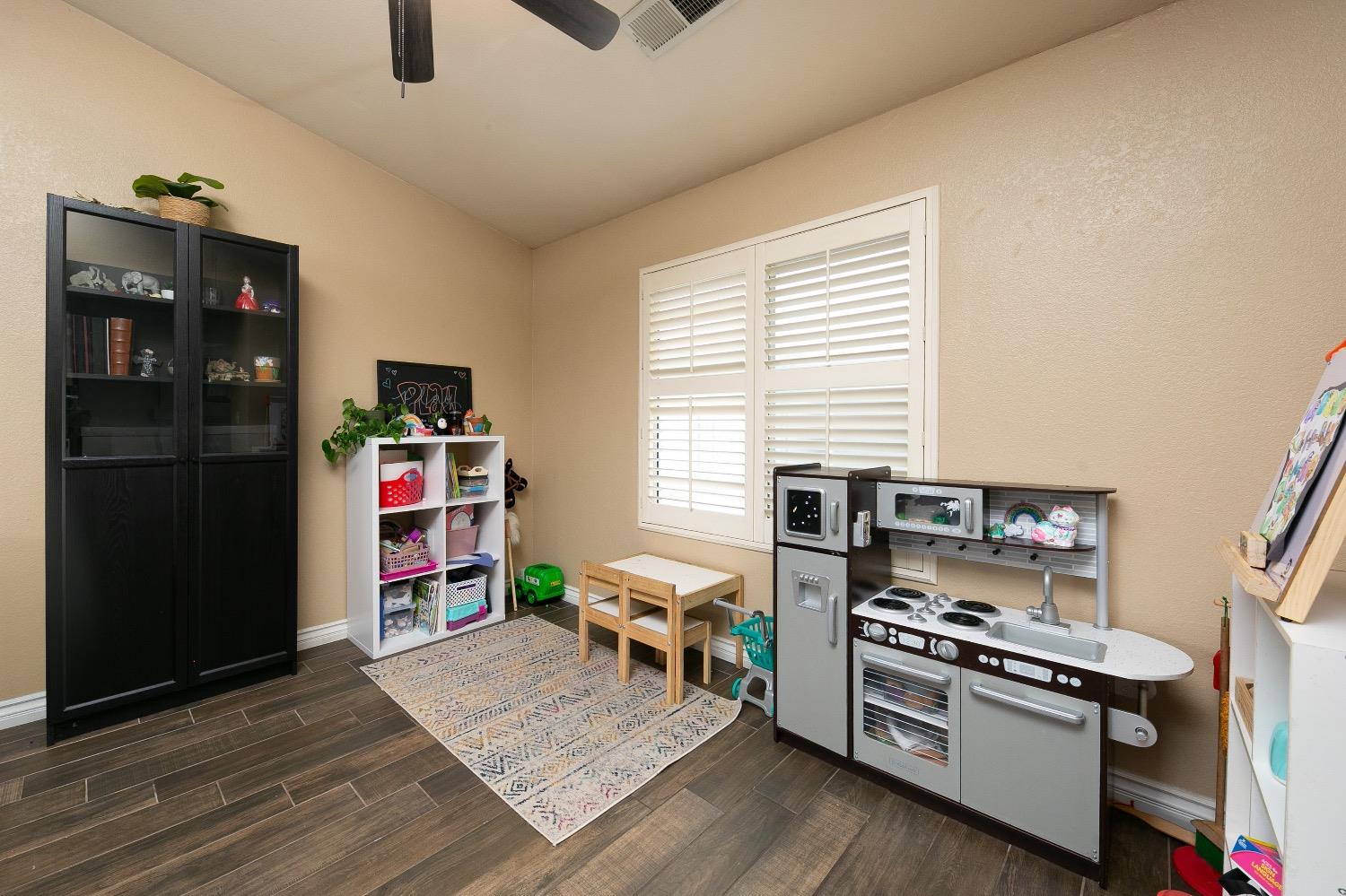 Detail Gallery Image 11 of 36 For 2062 Ulysses St, Stockton,  CA 95210 - 4 Beds | 2/1 Baths