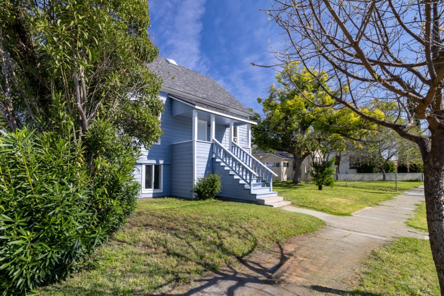 Detail Gallery Image 2 of 54 For 1018 Robinson St, Oroville,  CA 95965 - 6 Beds | 3/1 Baths