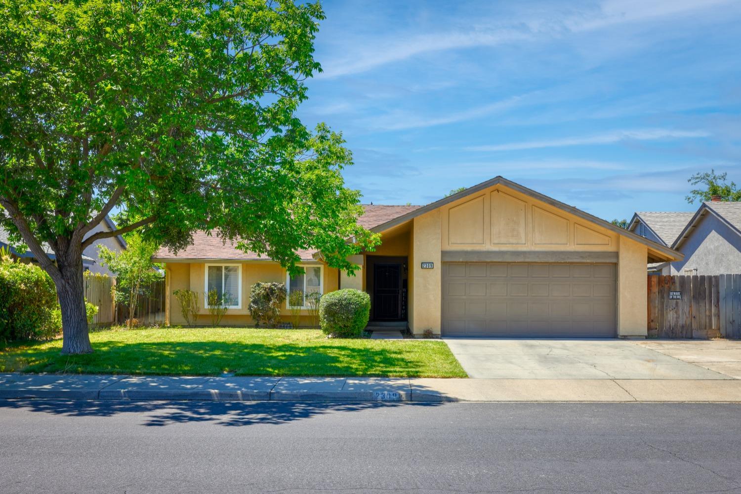 Detail Gallery Image 1 of 33 For 2309 Temescal Dr, Modesto,  CA 95355 - 3 Beds | 2 Baths