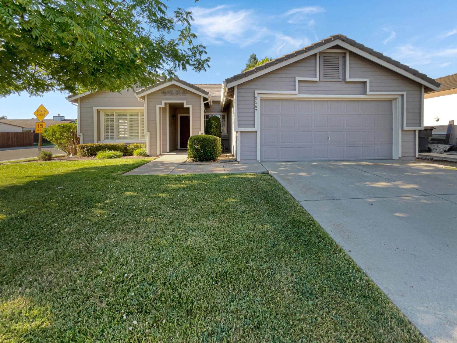 Detail Gallery Image 1 of 29 For 8567 Underhill Dr, Sacramento,  CA 95828 - 3 Beds | 2 Baths