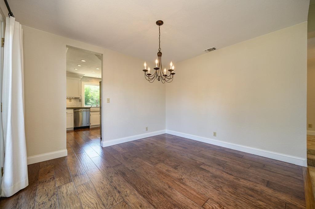 Detail Gallery Image 13 of 58 For 1301 Mossbrook Ct, Roseville,  CA 95661 - 4 Beds | 2 Baths