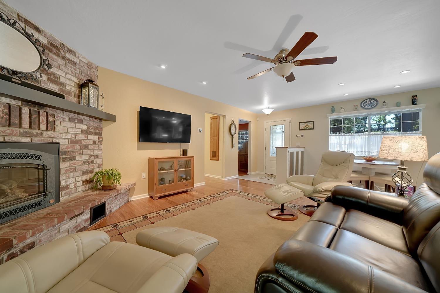 Detail Gallery Image 14 of 62 For 12019 Gold Strike Road, Pine Grove,  CA 95665 - 3 Beds | 2 Baths