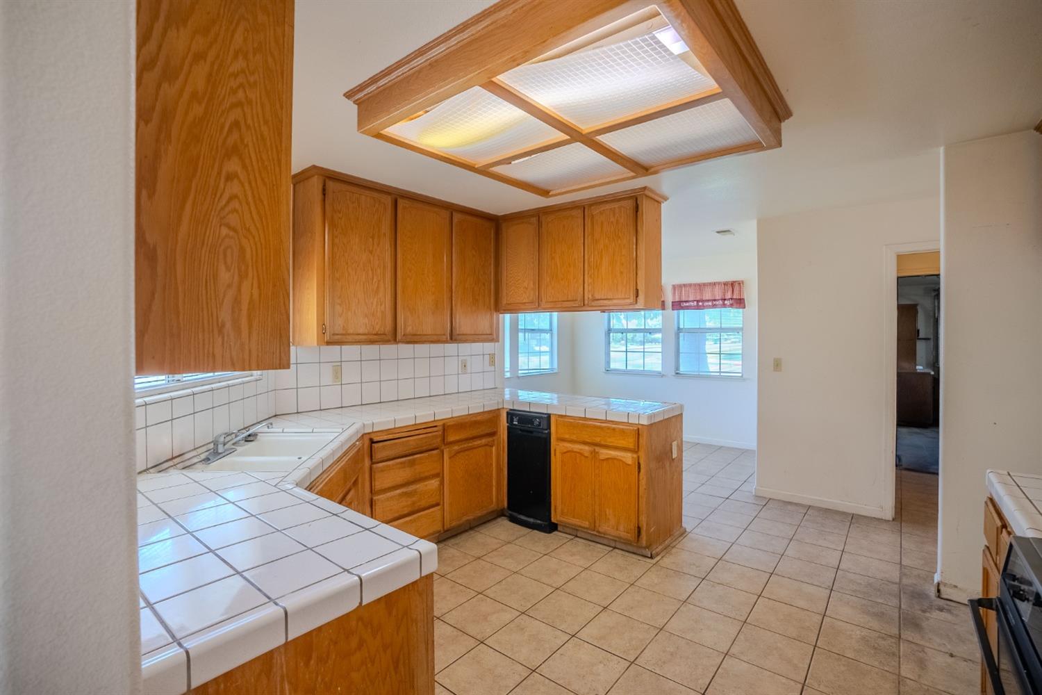 Detail Gallery Image 6 of 30 For 1445 Aptos Dr, Turlock,  CA 95382 - 3 Beds | 2 Baths
