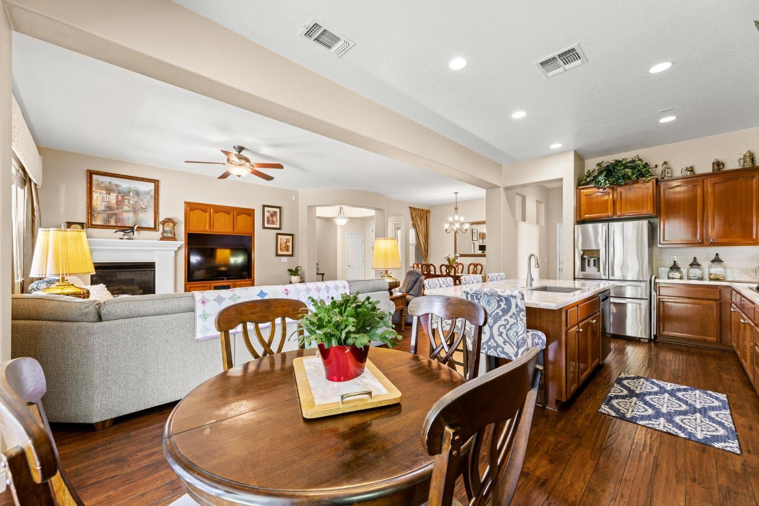 Detail Gallery Image 20 of 55 For 1557 Green Ravine Dr, Lincoln,  CA 95648 - 4 Beds | 2 Baths
